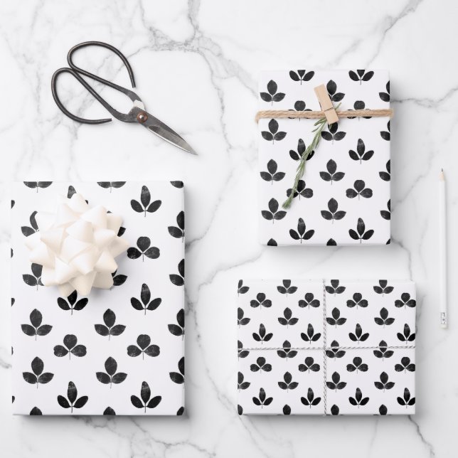 White And Black Clover Wrapping Paper Sheets (Front)
