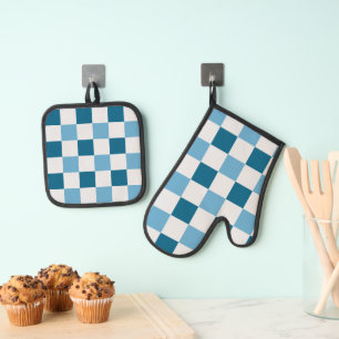 White And Blue Checkerboard Pattern Oven Mitt & Pot Holder Set