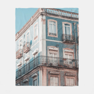 WHITE AND BLUE CONCRETE BUILDING FLEECE BLANKET