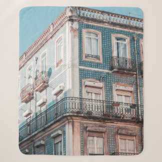 WHITE AND BLUE CONCRETE BUILDING SHERPA BLANKET
