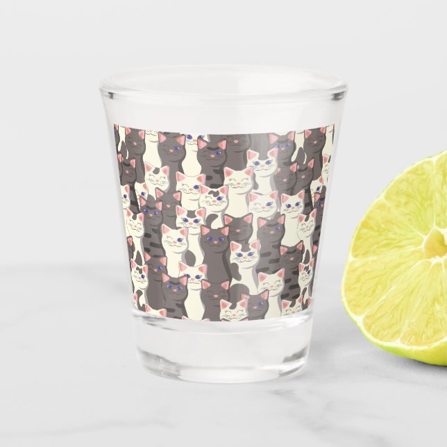 White and gray cats pattern shot glass (Front)