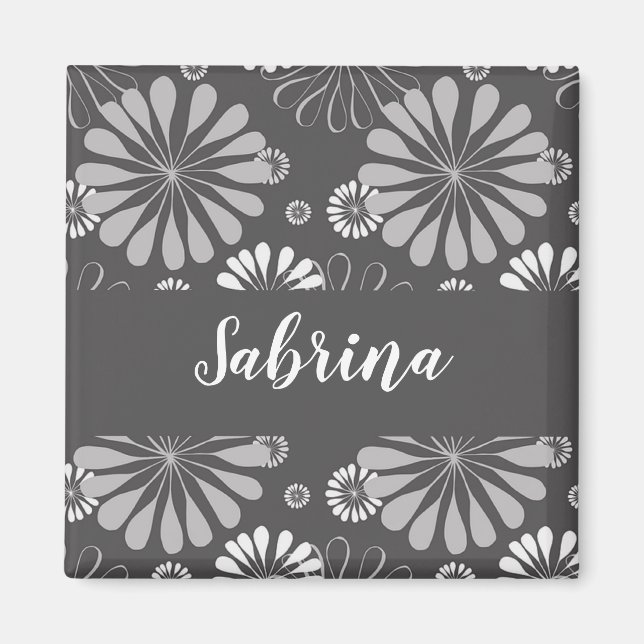 White and gray floral pattern magnet (Front)