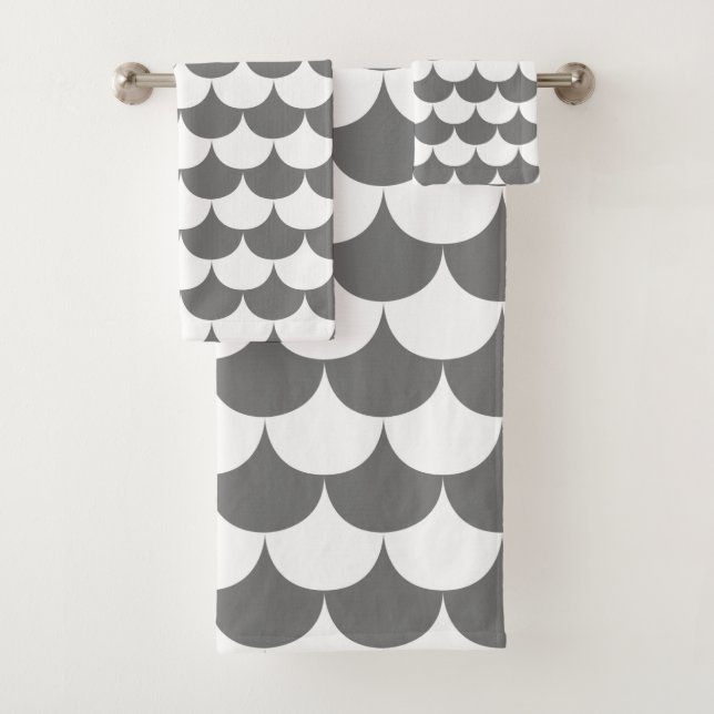 White and Gray Scallop Bath Towel Set (Insitu)