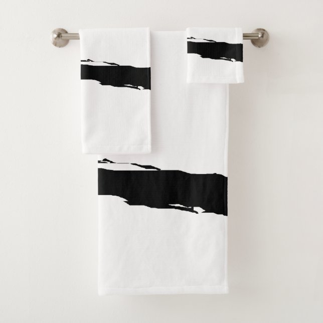 White black abstract bath towel set (Insitu)