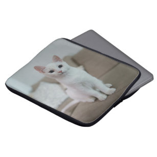 White cat   Zazzle_Growshop. Laptop Sleeve
