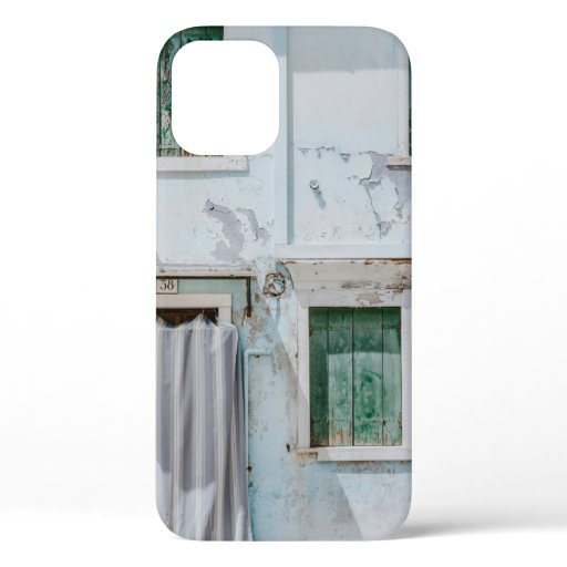 WHITE CONCRETE BUILDING WITH THREE GREEN WINDOWS A iPhone 12 CASE