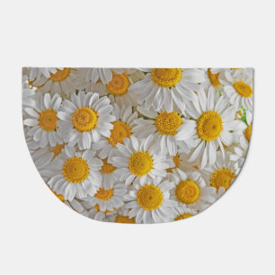 White Daisies: Beautiful Floral Background Doormat