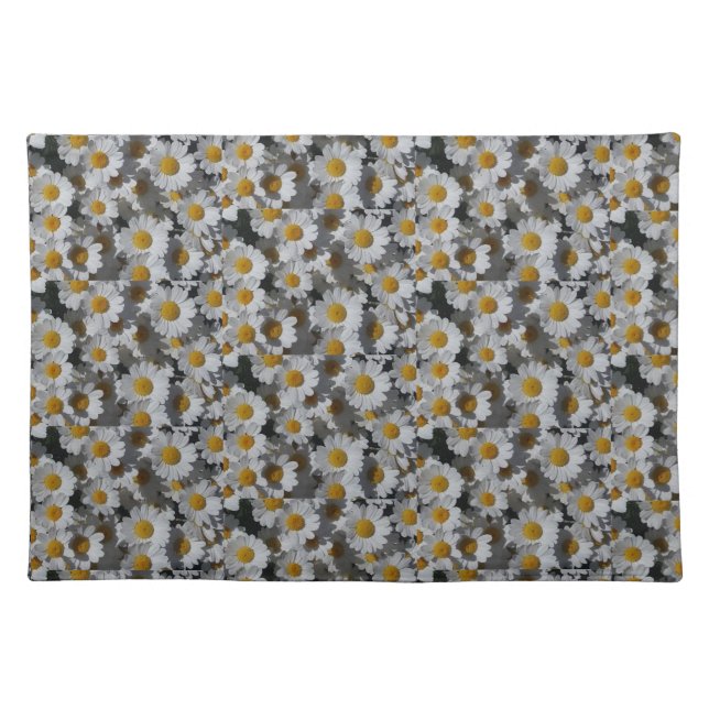 White Daisies Cloth Placemat (Front)