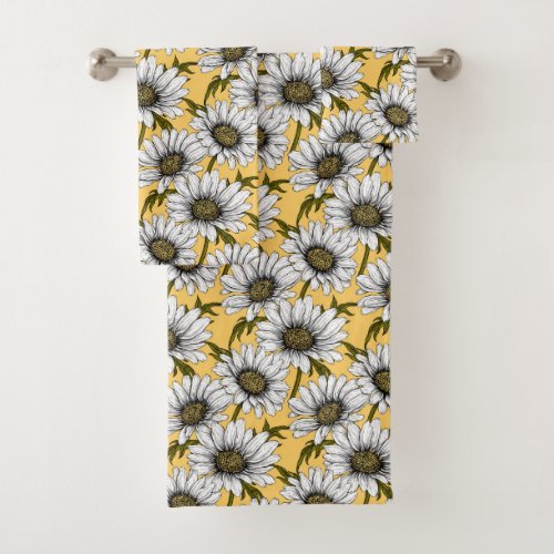 White daisies wild flowers on yellow bath towel set