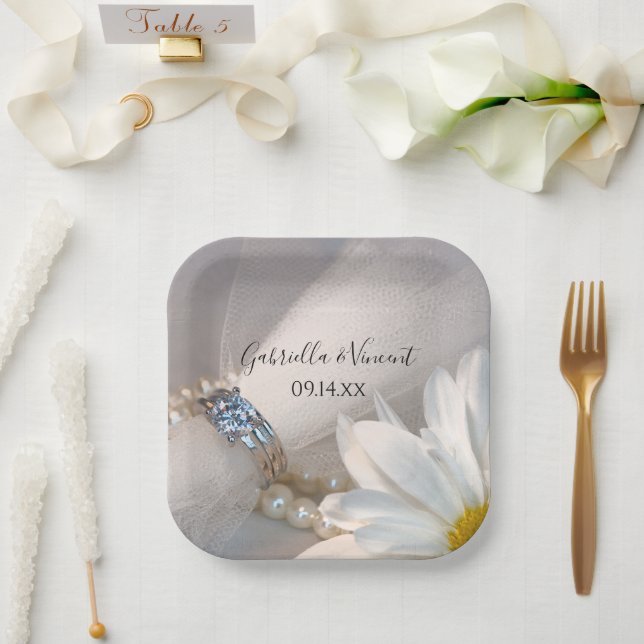 White Daisy Elegance Wedding Paper Plates (Wedding)