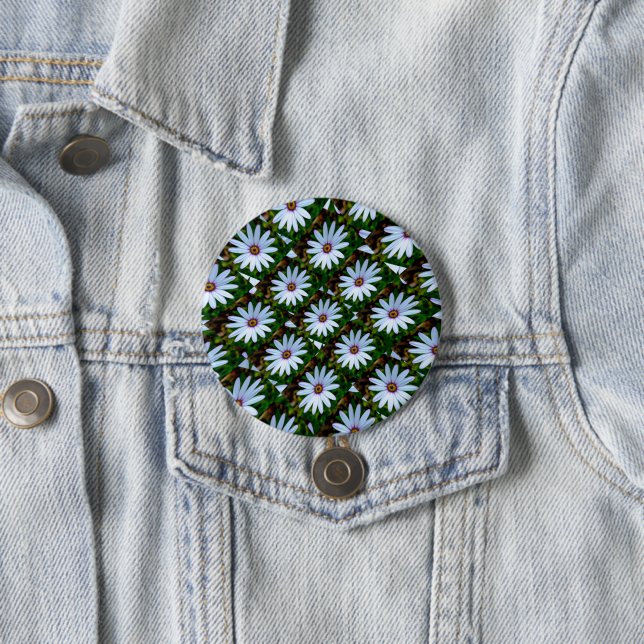 White Daisy Pattern Button (In Situ)