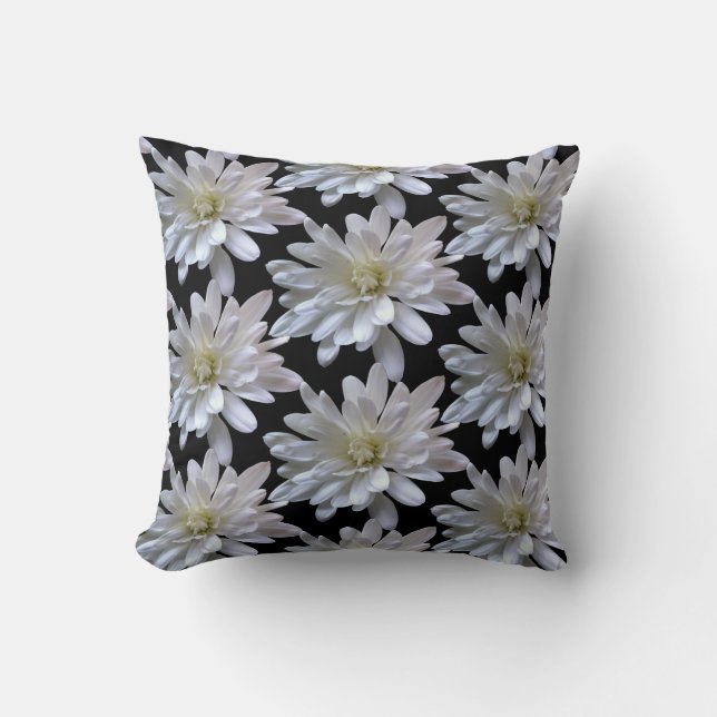 White daisy pattern white flowers throw pillow (Front)