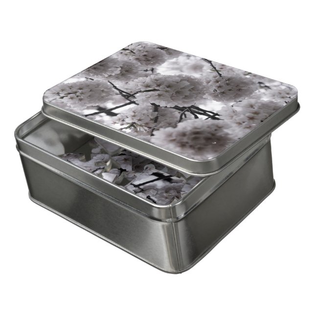 White Flowers Jigsaw Puzzle (Lid Open)