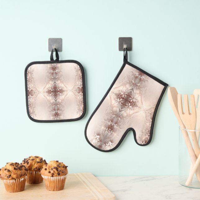 White Ivory Floral Mitt & Pot Holder Set (Insitu(Hanging))