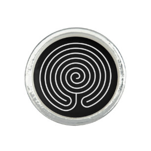 White Labyrinth on Black Ring