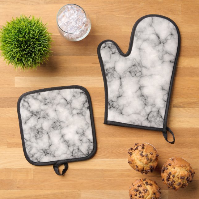 White Marble Oven Mitt & Pot Holder Set (Top Down)