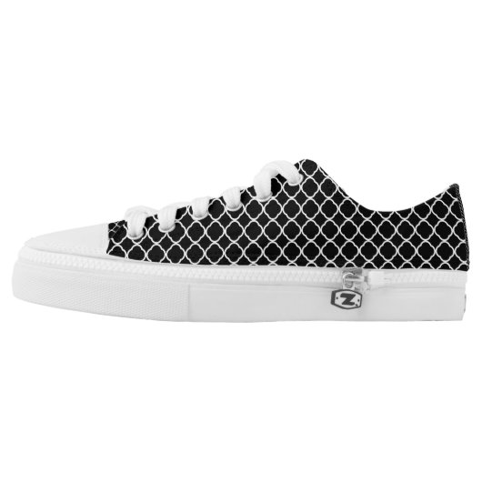 White Quatrefoil Pattern Black Background Low-Top Sneakers (Left Shoe Outside)