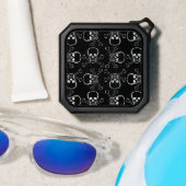 White Skull and Crossbones graphic Pattern Black Bluetooth Speaker (Insitu(Beach))