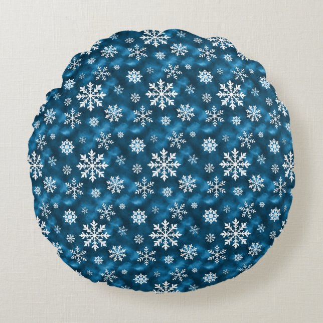 White Snowflakes On Blue Background Christmas Round Pillow (Front)