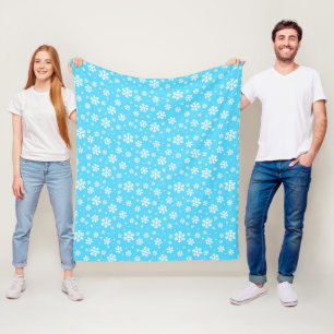 White Snowflakes on Light Blue Winter Pattern Fleece Blanket