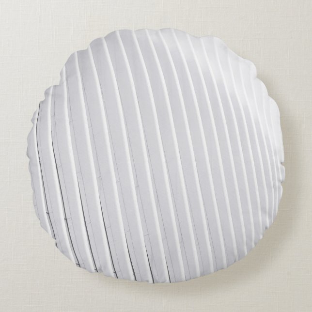 White surface round pillow (Front)