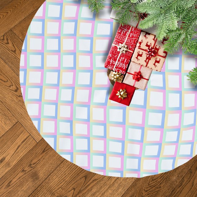 White Symmetric Checkered Gradient Pattern Frames Brushed Polyester Tree Skirt (Creator Uploaded)