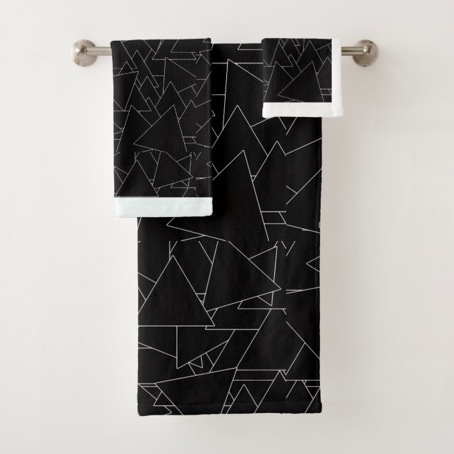 White Triangle Repeat Bath Towel Set (Insitu)