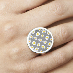 White Yellow Daisies Ring