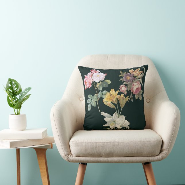 Wild Flowers, floral , botanical, nature lover Throw Pillow (Chair)
