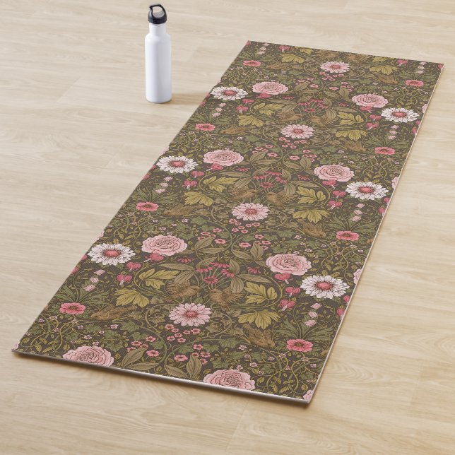 Wild garden on coffee brown yoga mat (In Situ)