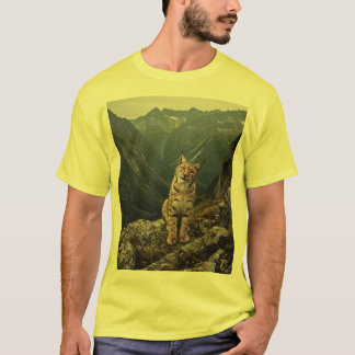 "Wild Lynx in Mountain Landscapes Basic T-Shirt