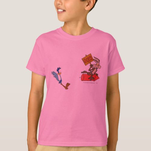 Wile E Coyote and ROAD RUNNER Acme Products 5 2 T_Shirt