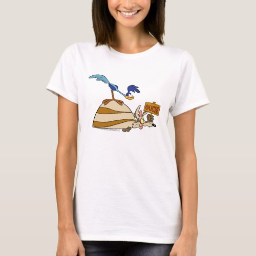 Wile E Coyote and ROAD RUNNER Acme Products 5 T_Shirt