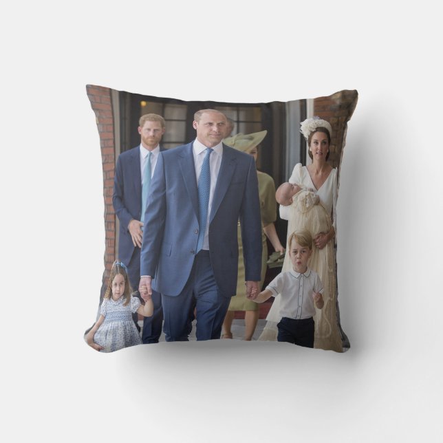 William, Kate and kids Throw Pillow (Front)