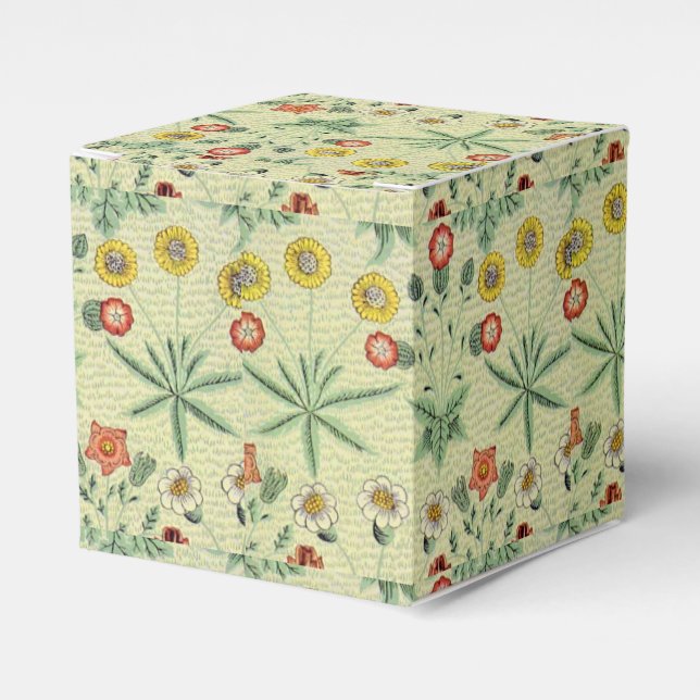 William Morris Daisy Floral Wallpaper Pattern Favor Boxes (Front Side)