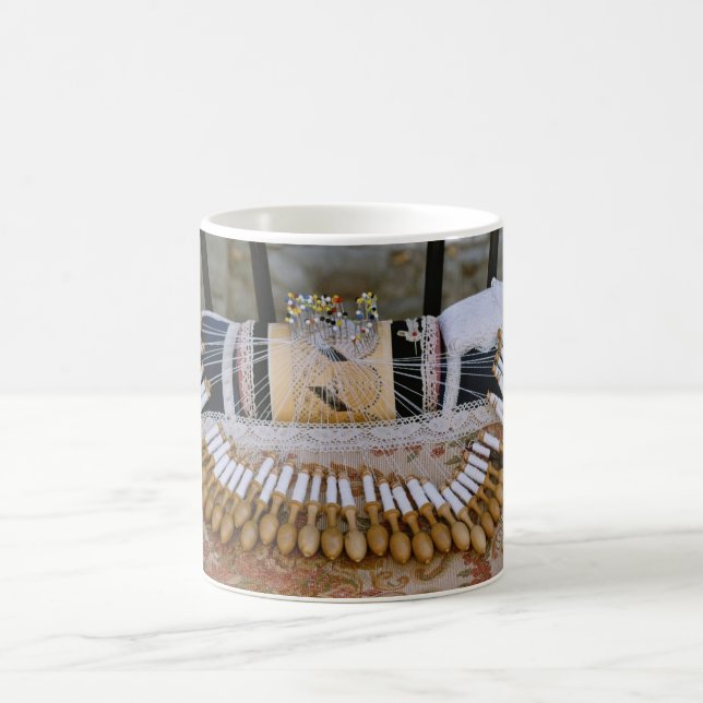 Winding down coffee mug (Center)