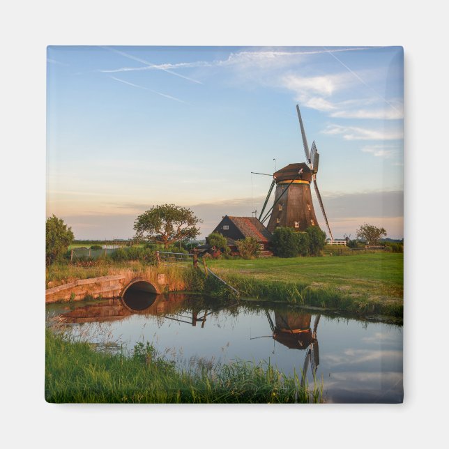 Windmill in the countryside in Holland magnet (Front)