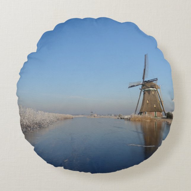 Winter landscape with windmill and ice round pillow (Front)