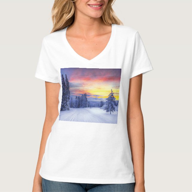 Winter scenery T-Shirt (Front)