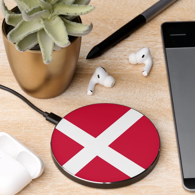 Wireless charger with flag of Denmark (Desk 2)