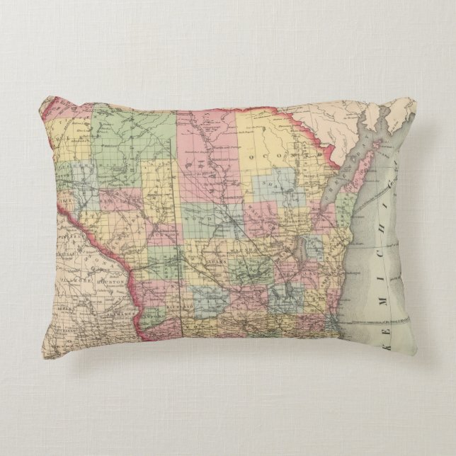 Wisconsin 7 decorative pillow (Front)