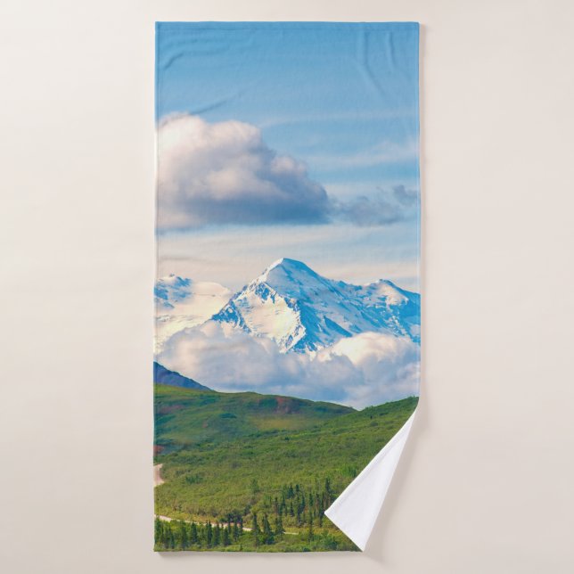 With its huge mountains and surrounded by a wonder bath towel (Bath Towel)