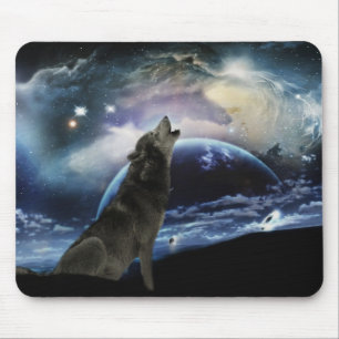 Wolf howling at the moon mouse pad