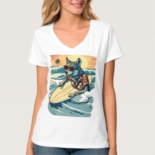 WOLF ON THE BEACH OF HAWAII FOR SUMMER VACATION T_Shirt