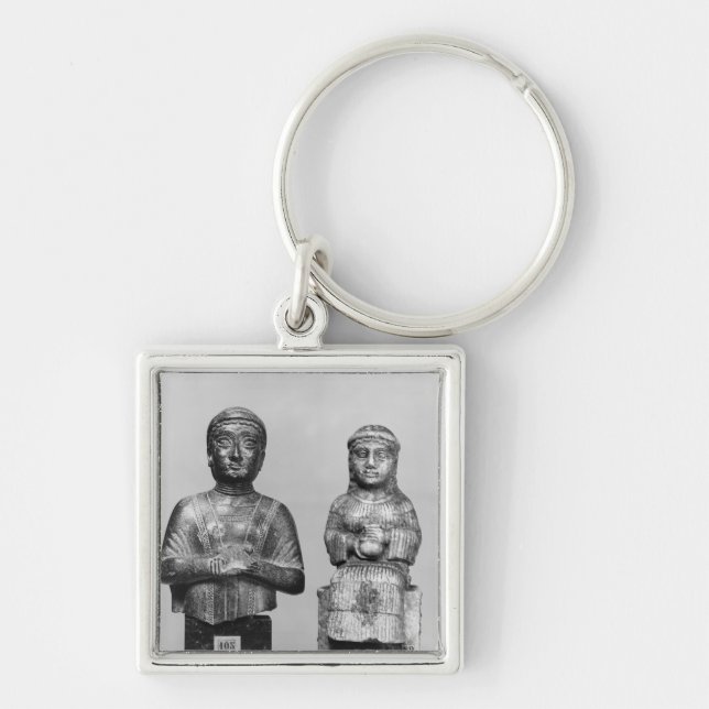 Woman with the shawl keychain (Front)
