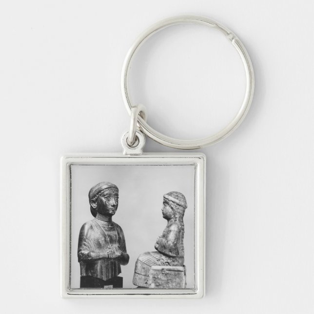Woman with the shawl keychain (Front)