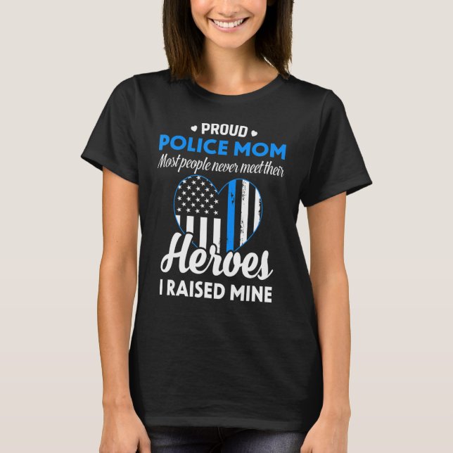 Women Police Mom Blue Line Flag Heart Proud Mom Mo T-Shirt (Front)