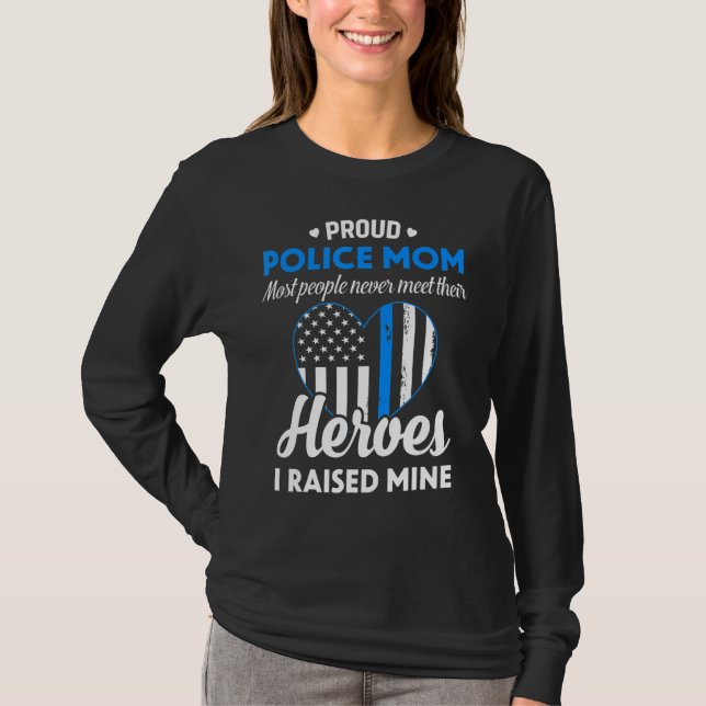 Women Police Mom Blue Line Flag Heart Proud Mom Mo T-Shirt (Front)