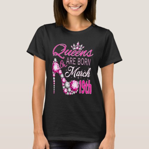 Women Queens are born on March 19th A queen was bo T_Shirt