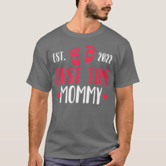 Womens First time Mommy 2022 Pregnancy Announcemen T-Shirt